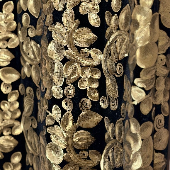 Elegant floor legth Adrianna Papell gown - Picture 3 of 7